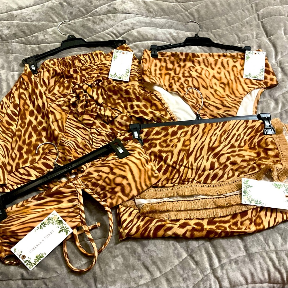 Brand new Chelsea & Violet 4 piece bikini set. Large.
